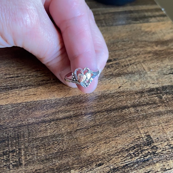 Black hills gold ring. - Picture 5 of 8